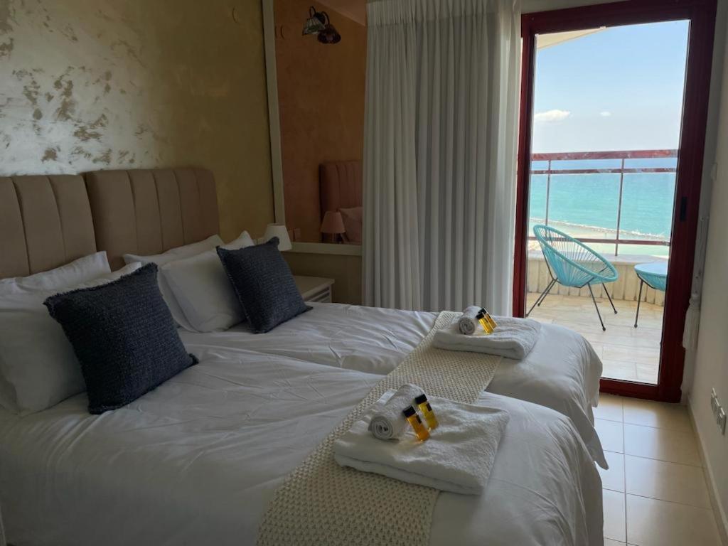 Sea-Front Apartment ネタニア エクステリア 写真