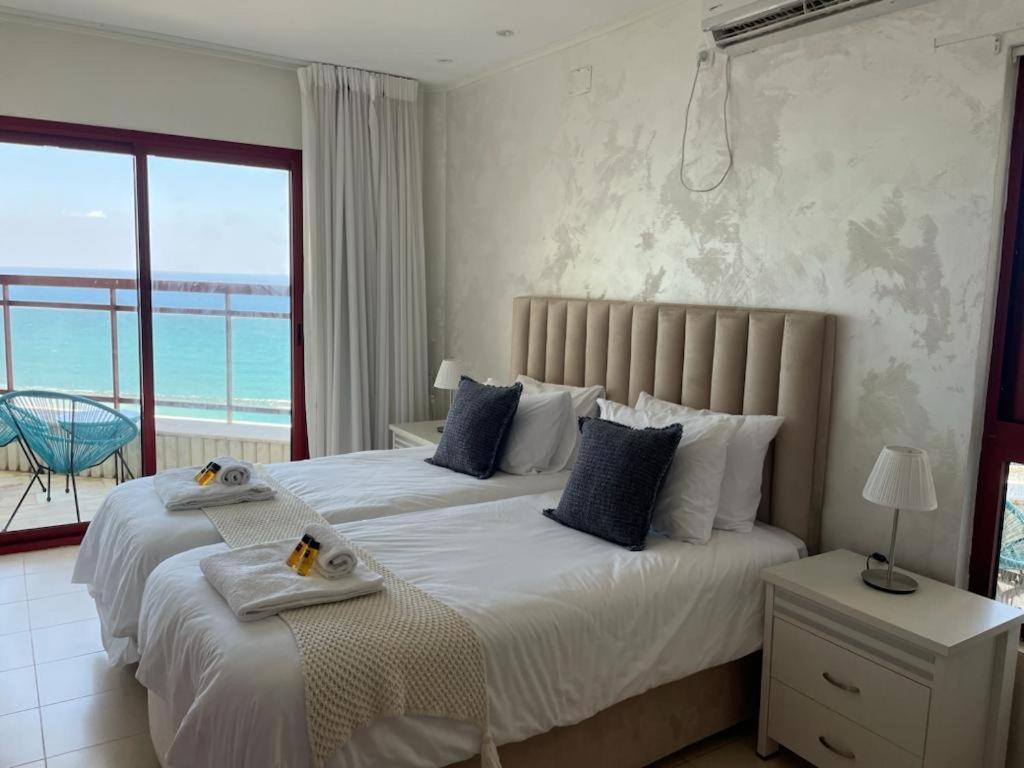 Sea-Front Apartment ネタニア エクステリア 写真