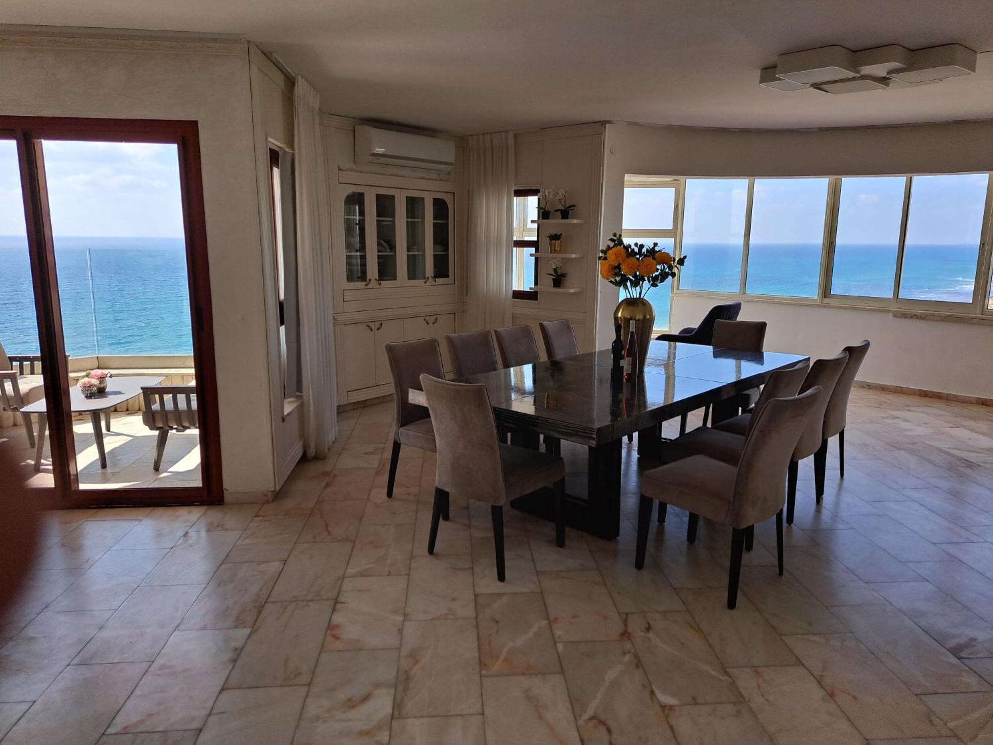 Sea-Front Apartment ネタニア 部屋 写真