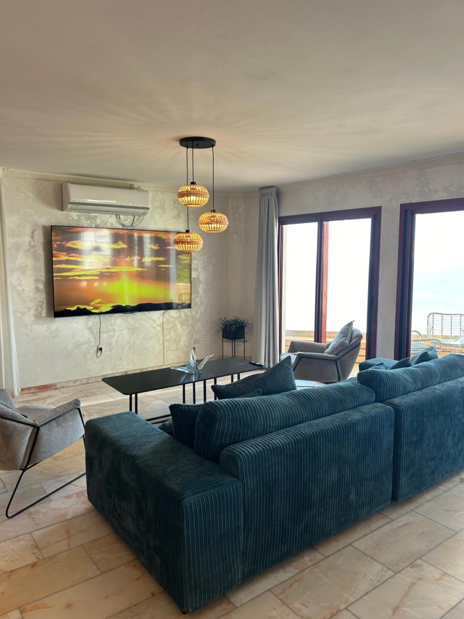 Sea-Front Apartment ネタニア エクステリア 写真